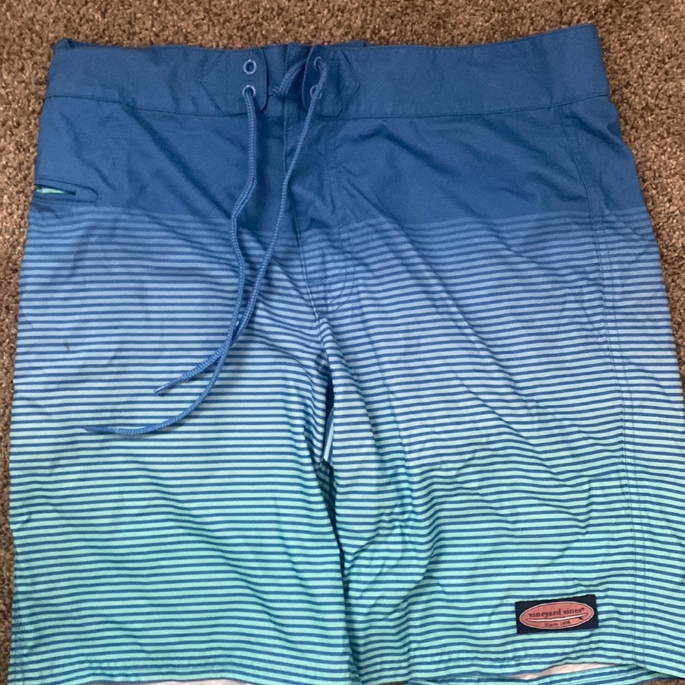 Vineyard vines size 30 mens swim trunks